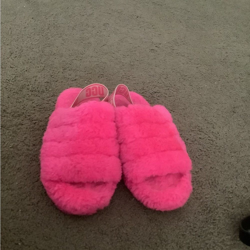 UGG Women's Fluffy Pink Slippers